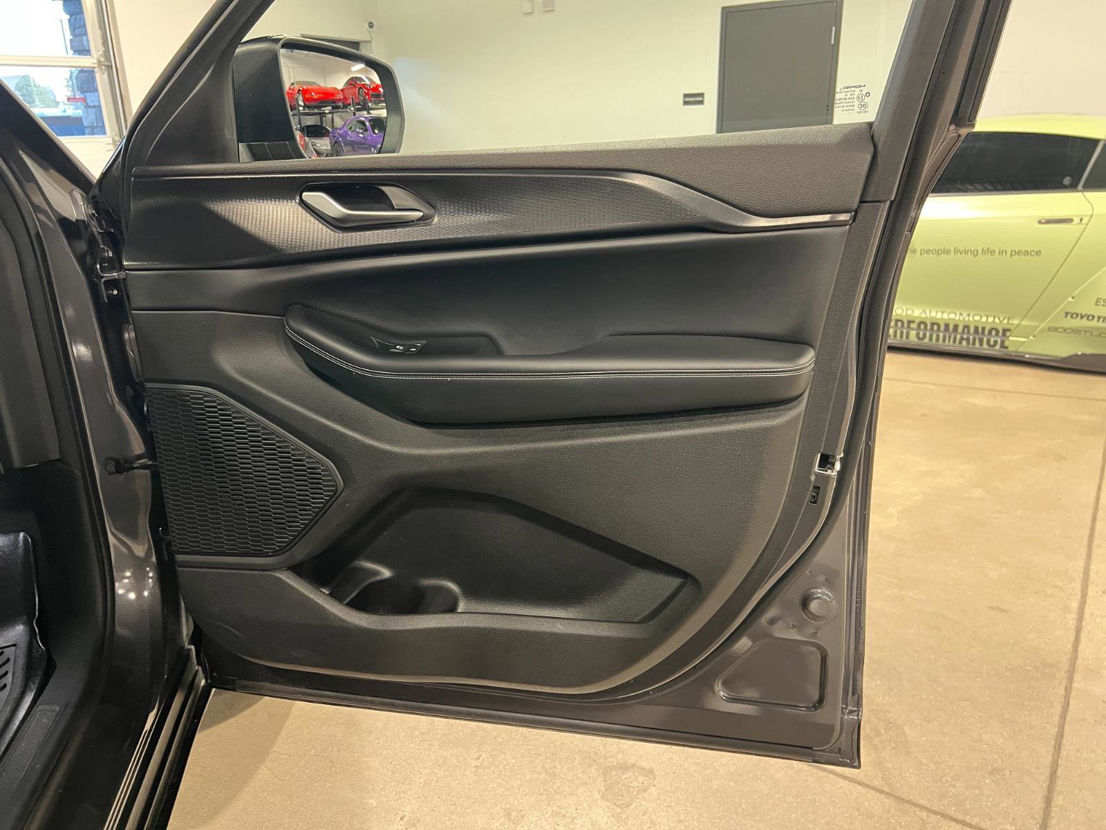 Used 2023 Jeep Grand Cherokee Laredo image 36