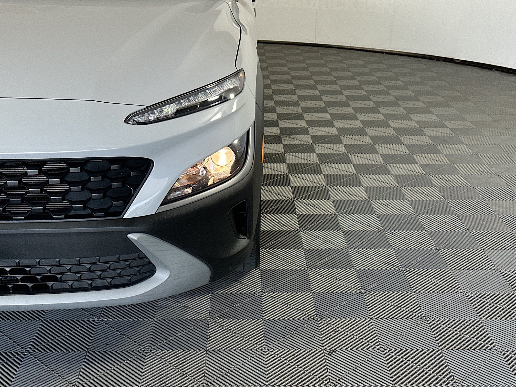 Used 2023 Hyundai Kona SEL FWD image 9