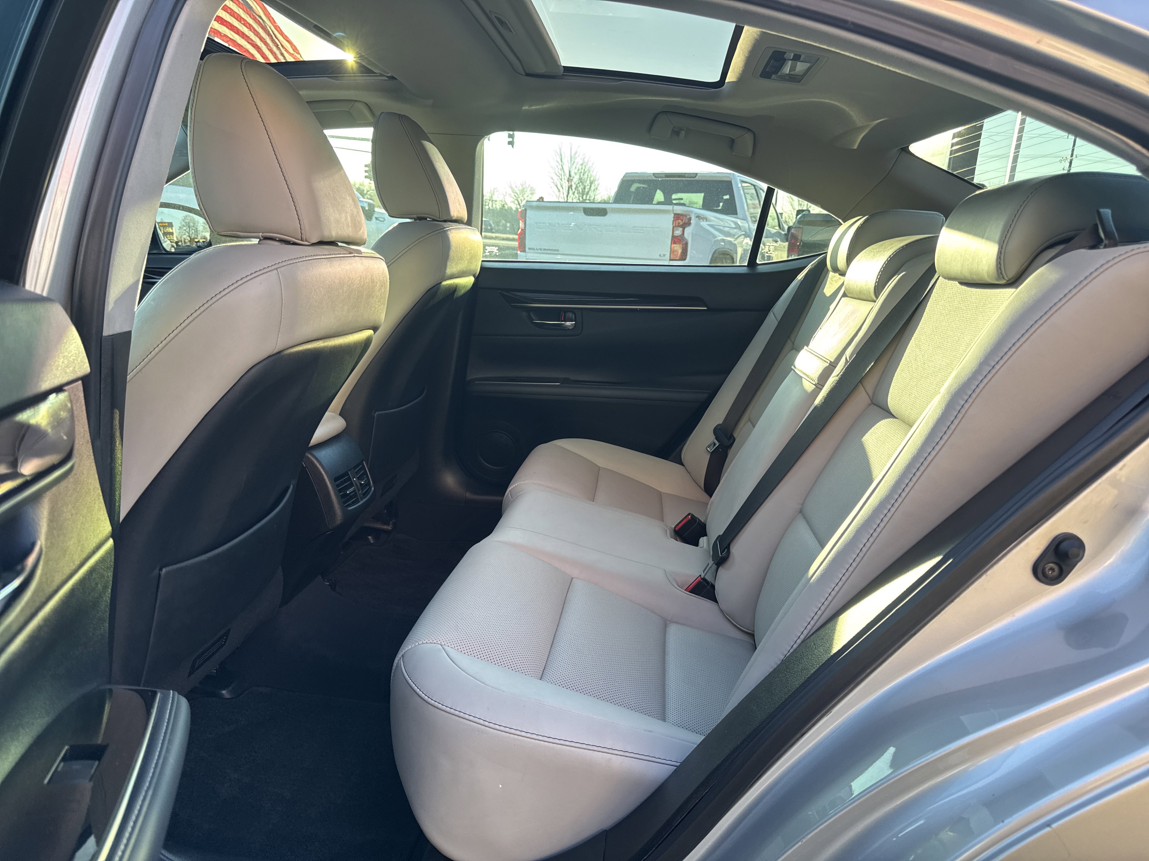 Used 2018 Lexus ES 350 w/ Navigation System Package image 32