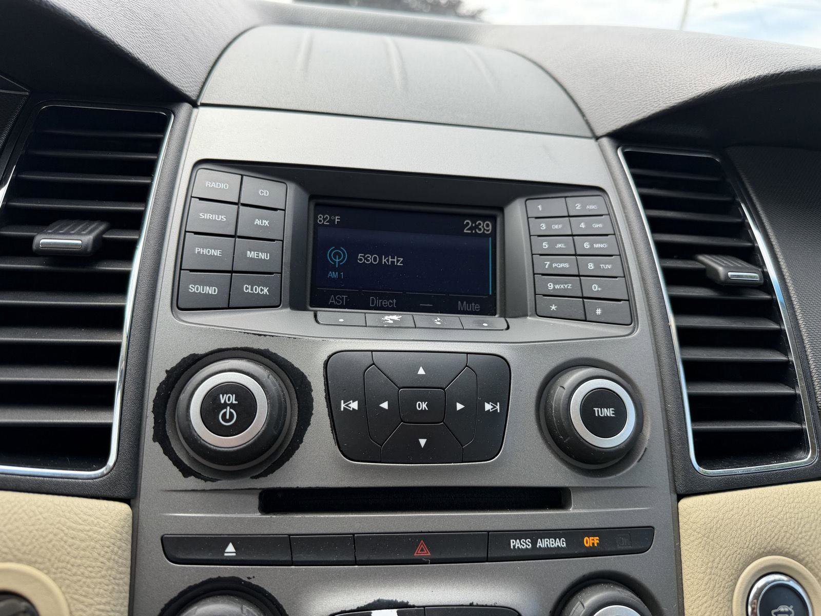 Used 2018 Ford Taurus SE FWD image 15