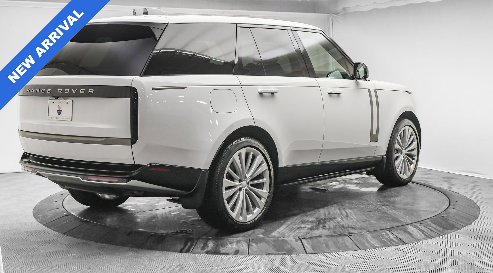 Used 2025 Land Rover Range Rover SE image 10