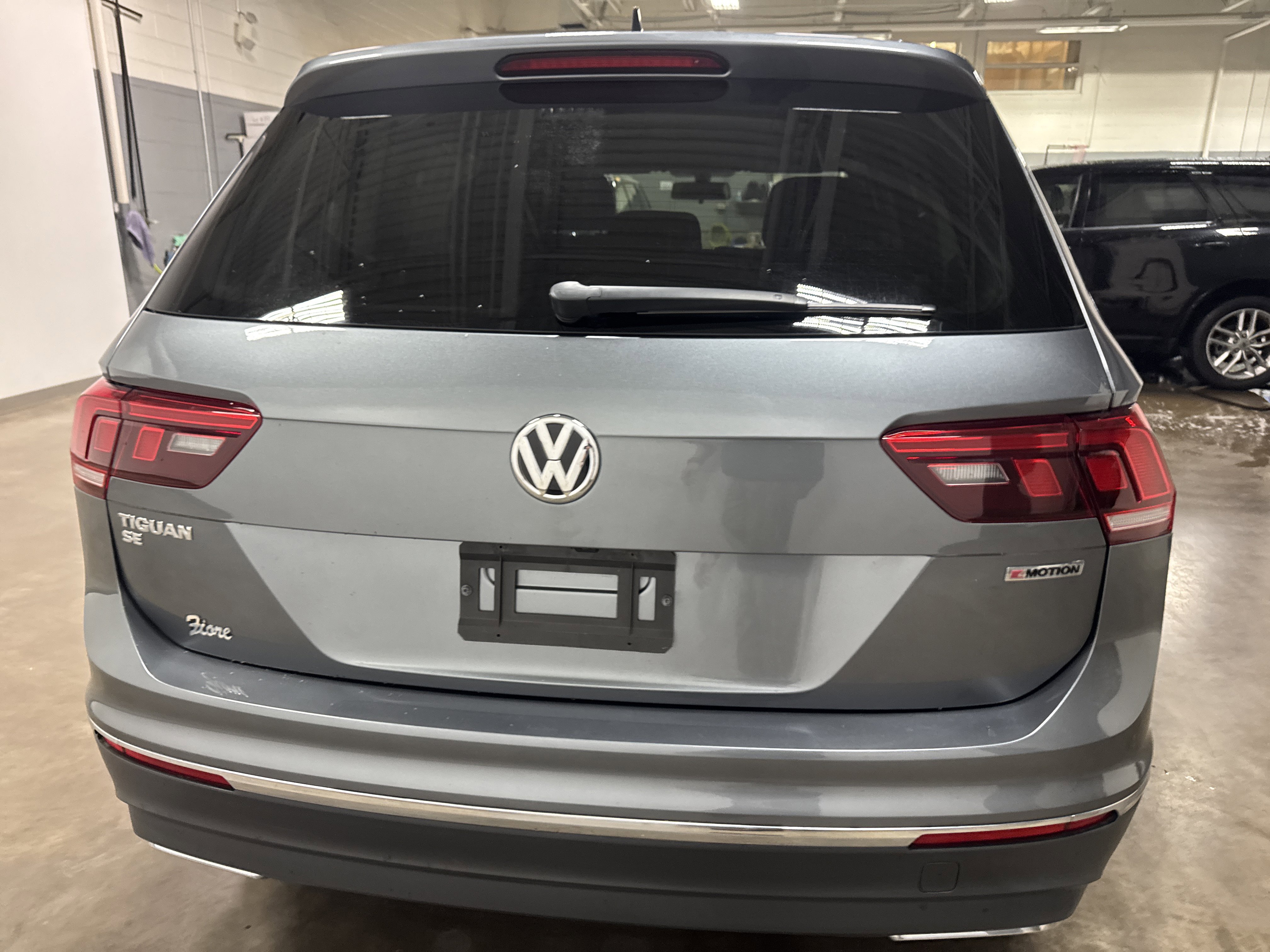 Used 2020 Volkswagen Tiguan SE w/ Panoramic Sunroof Package video 4