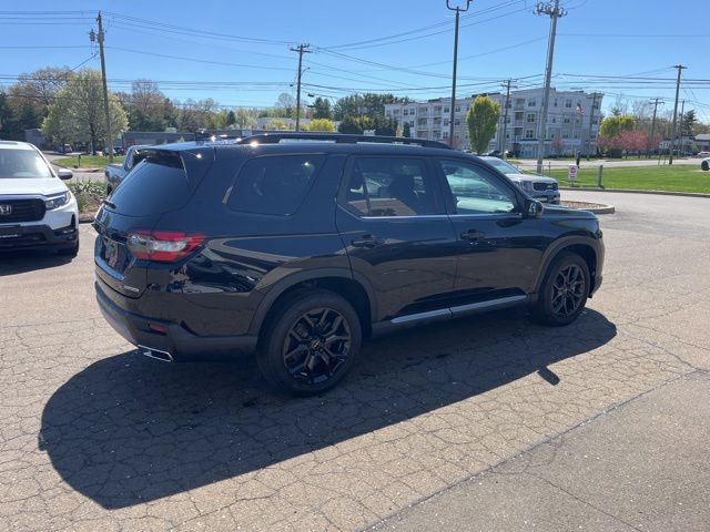 Used 2025 Honda Pilot Touring image 17