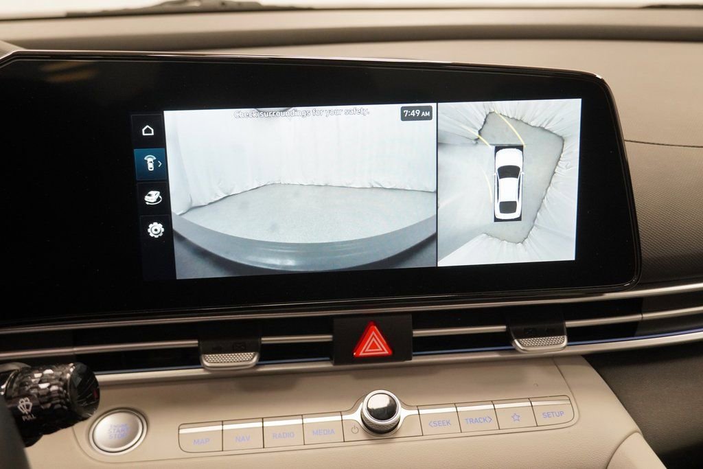 Used 2024 Hyundai Elantra Limited image 32