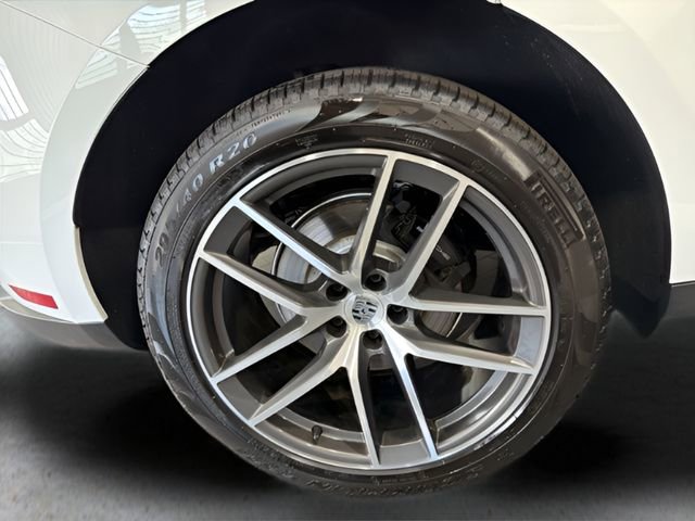 Used 2025 Porsche Macan AWD/4WD image 38