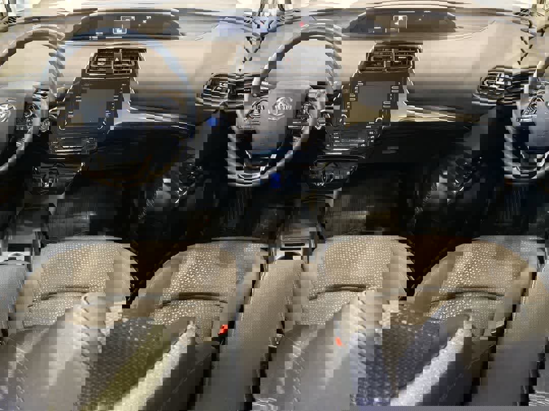 Used 2021 Toyota Prius LE image 20