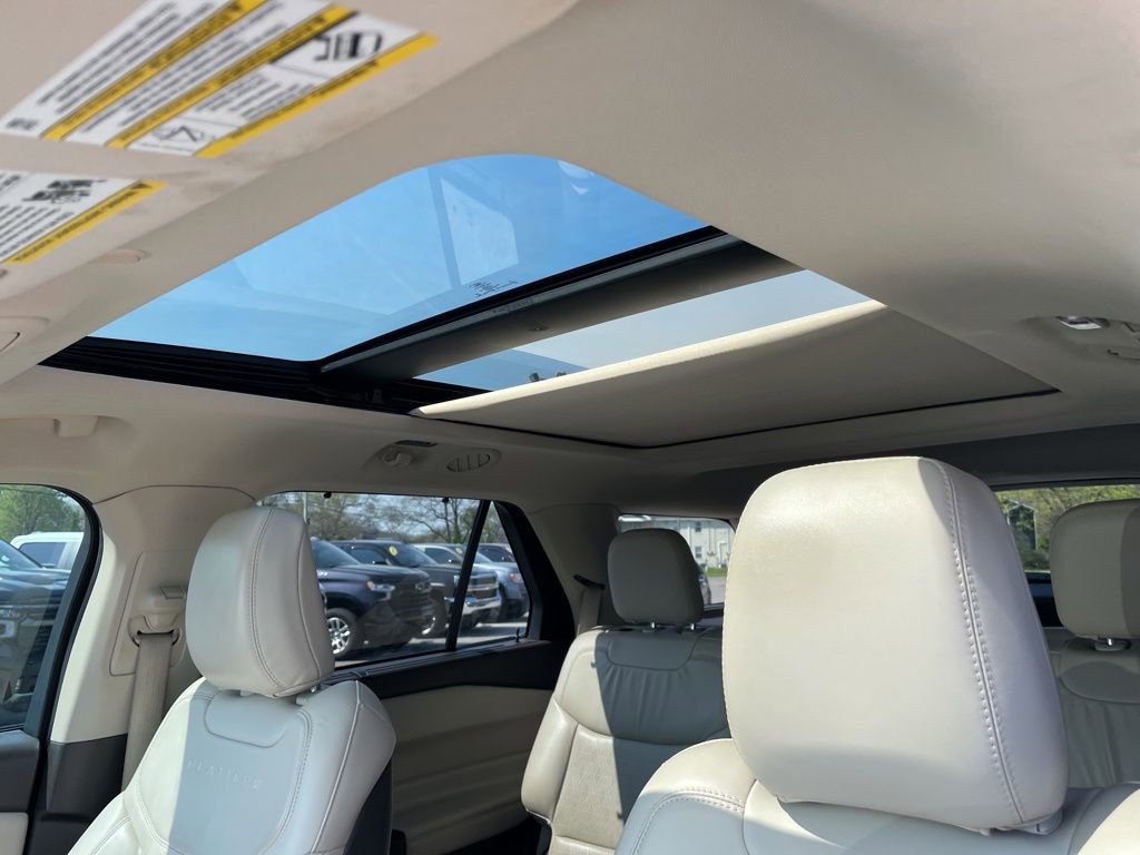 Used 2020 Ford Explorer Platinum w/ Premium Technology Package image 25