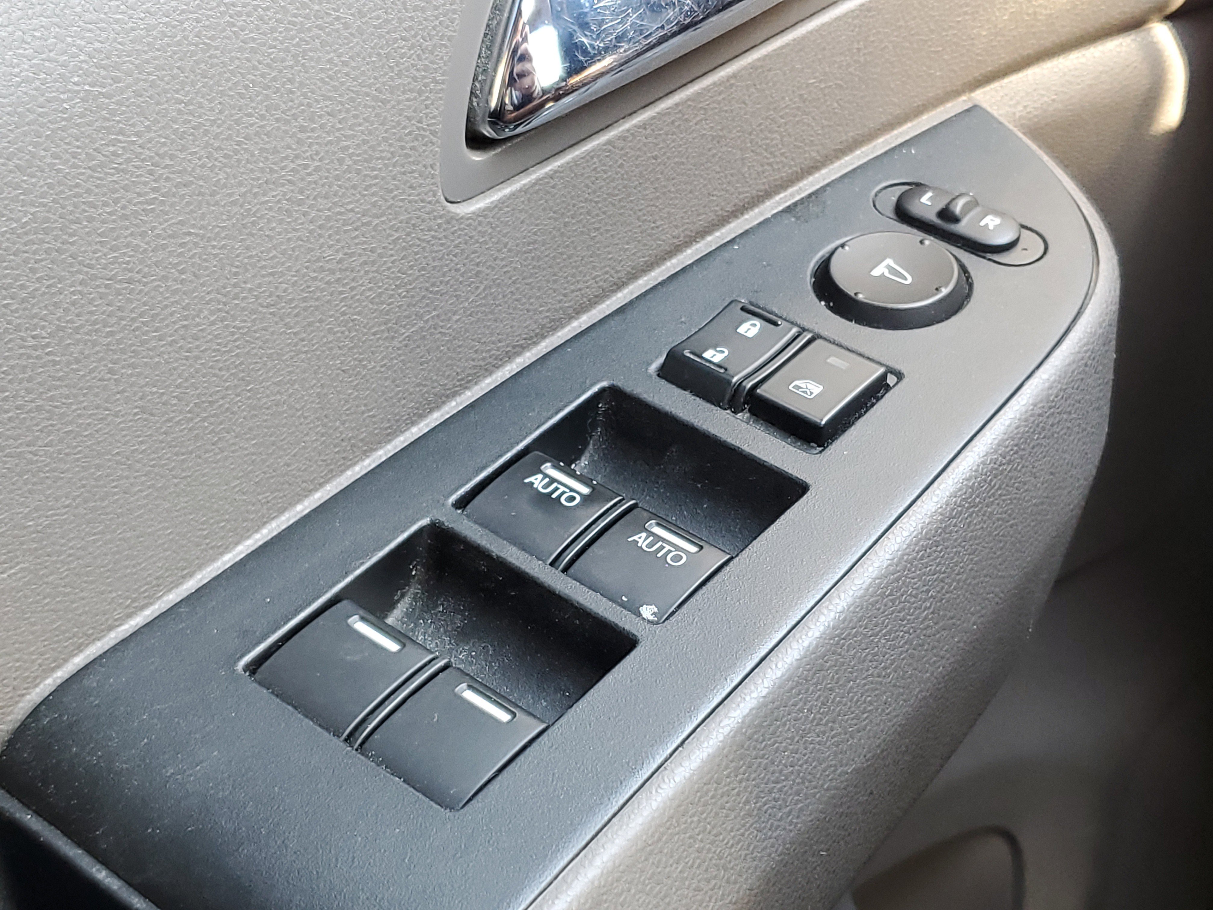 Used 2015 Honda Odyssey EX-L image 25