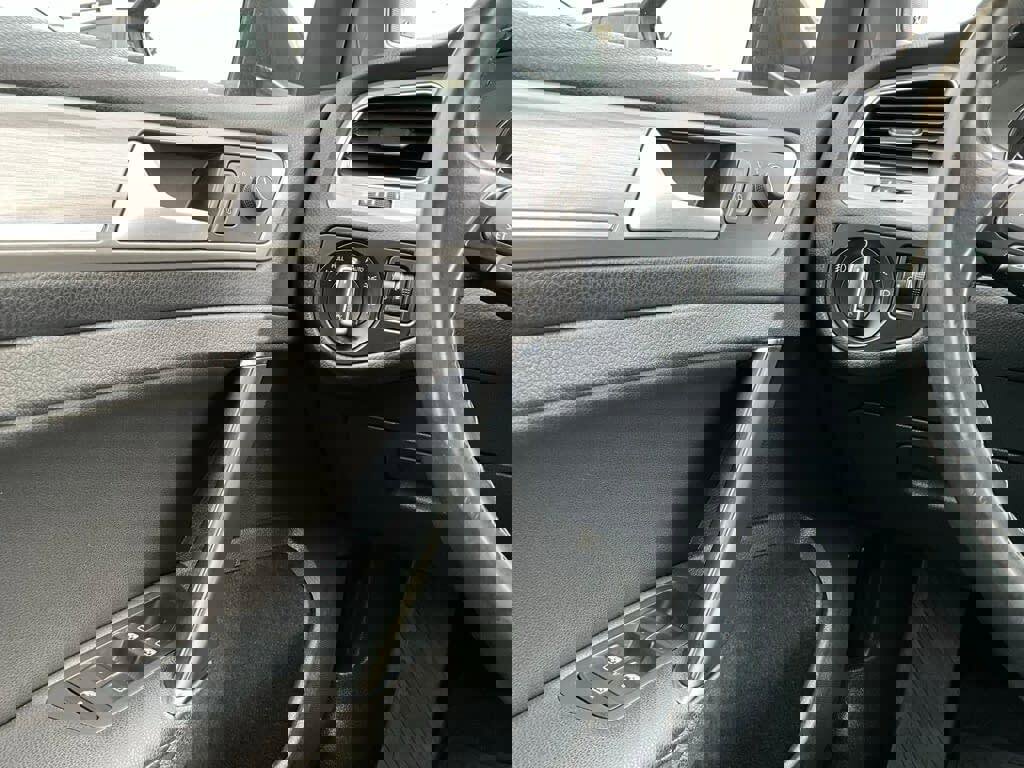 Used 2016 Volkswagen Golf SE w/ Lighting Package image 22