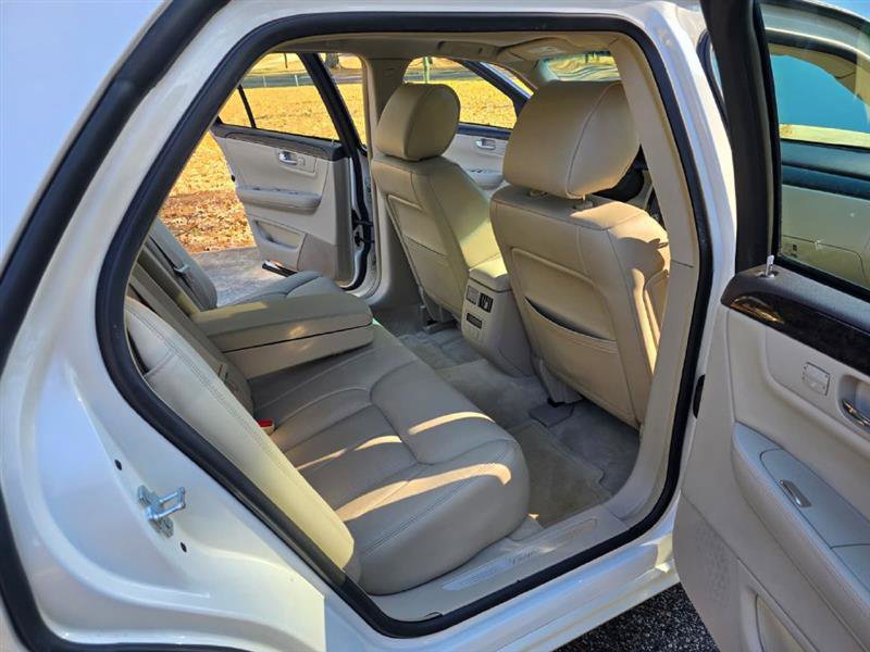 Used 2011 Cadillac DTS Luxury image 7