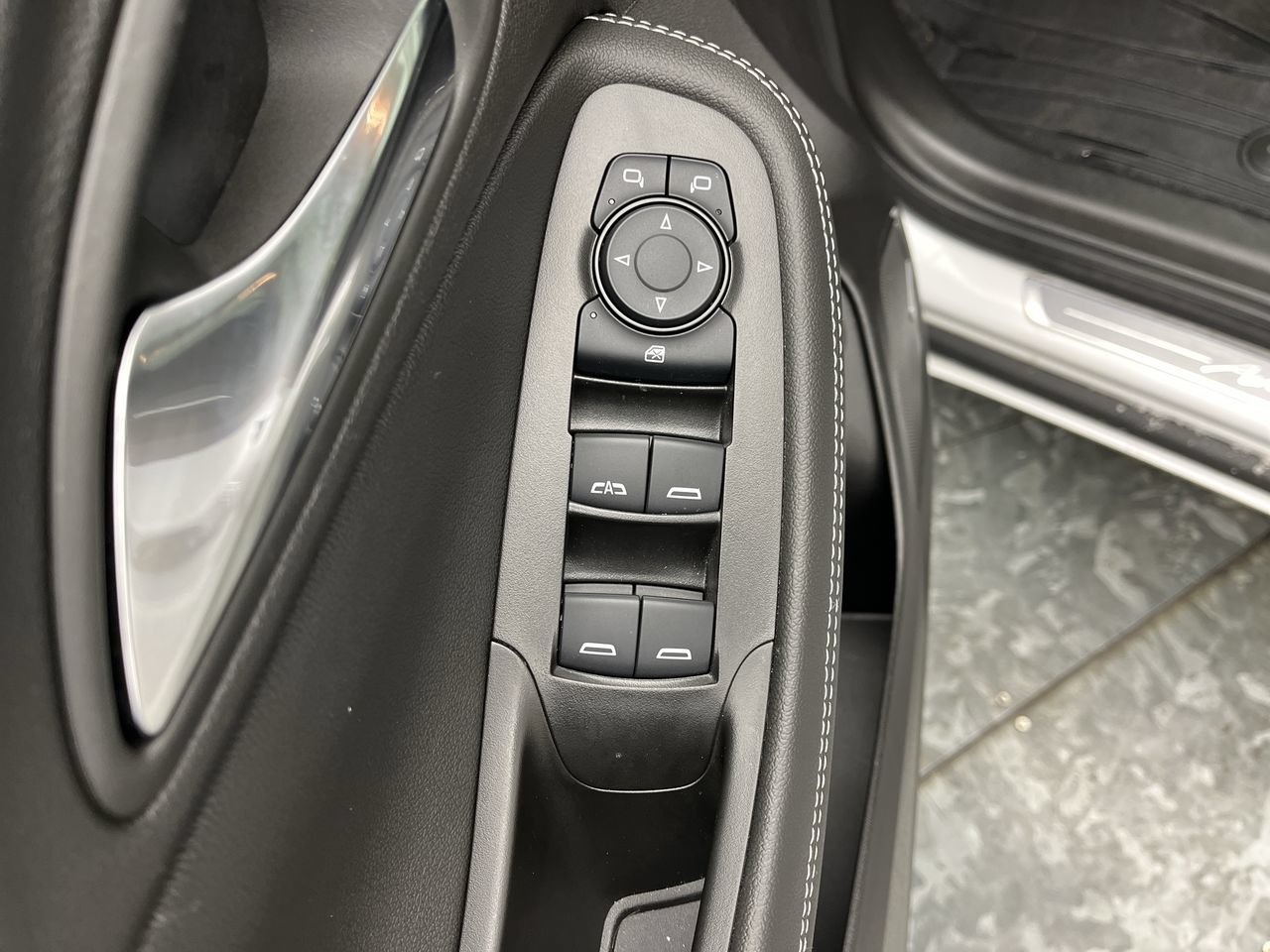 Used 2026 Buick Encore GX Avenir w/ Avenir Technology Package AWD/4WD image 8