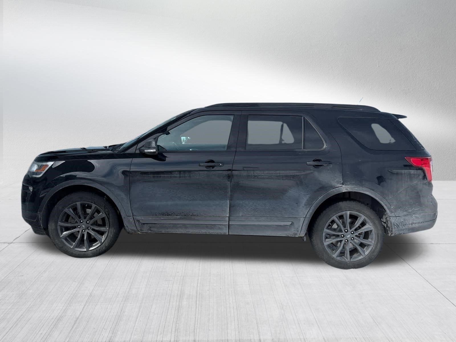 Used 2018 Ford Explorer XLT w/ Equipment Group 202A image 3