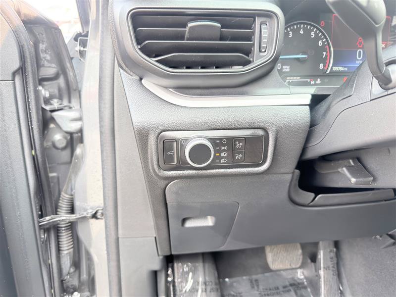Used 2023 Ford Explorer XLT AWD/4WD image 12
