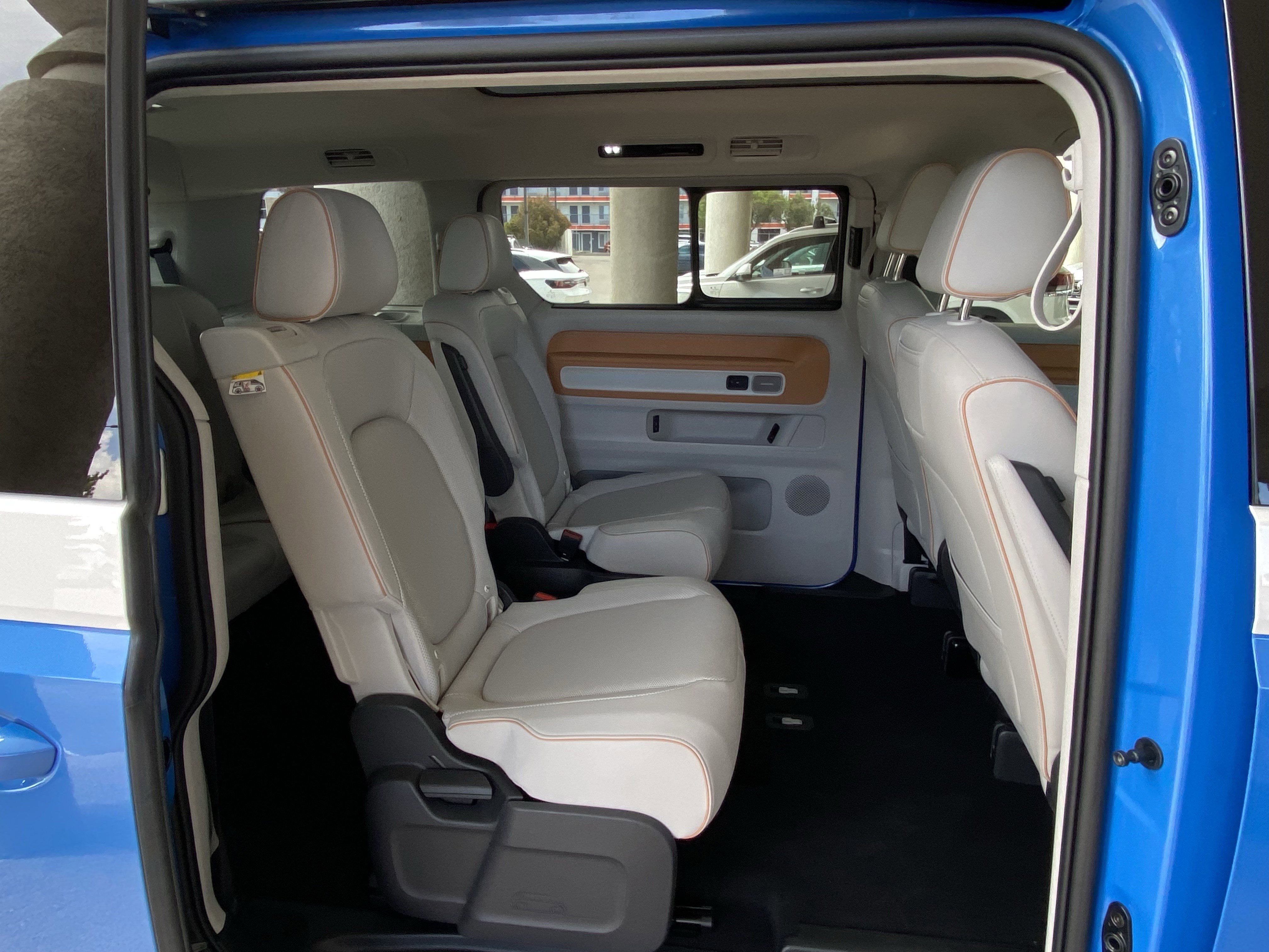 Used 2025 Volkswagen ID. Buzz 1st Edition AWD/4WD image 31
