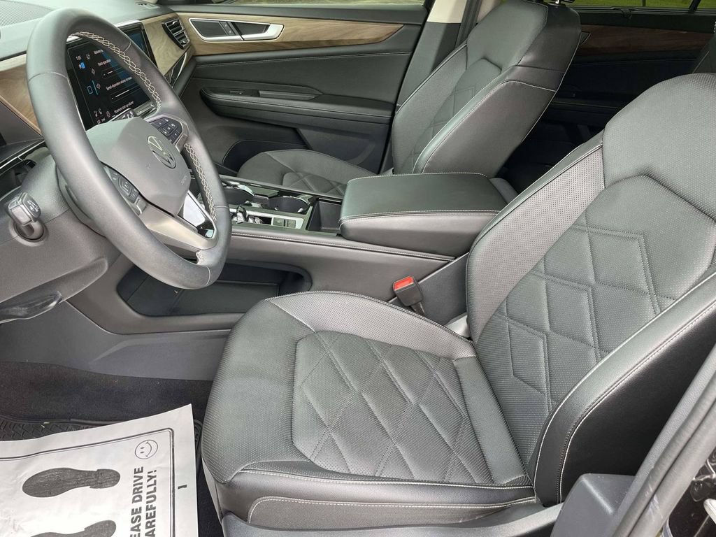 Used 2024 Volkswagen Atlas SE FWD image 13