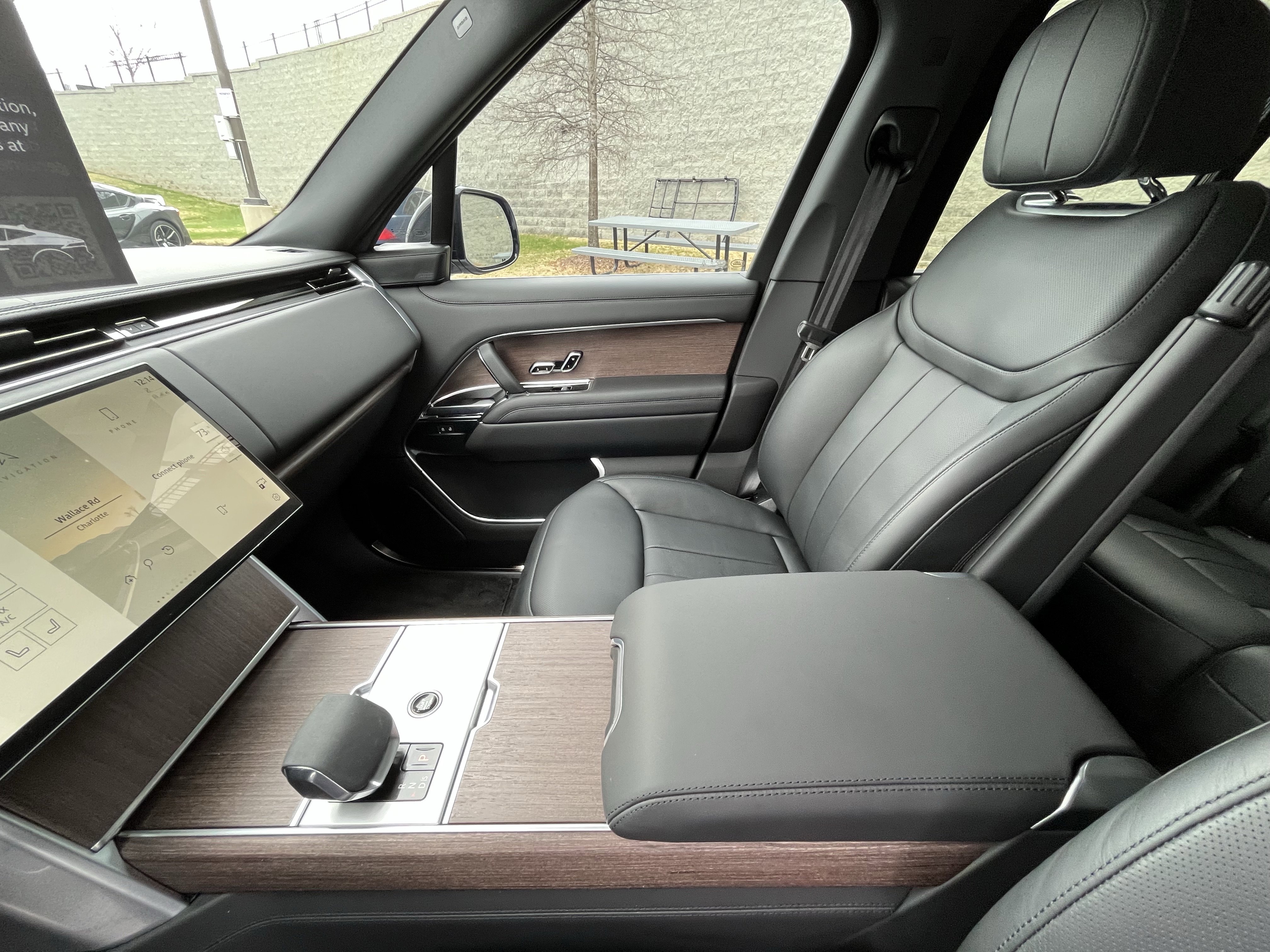 Certified 2025 Land Rover Range Rover SE image 26