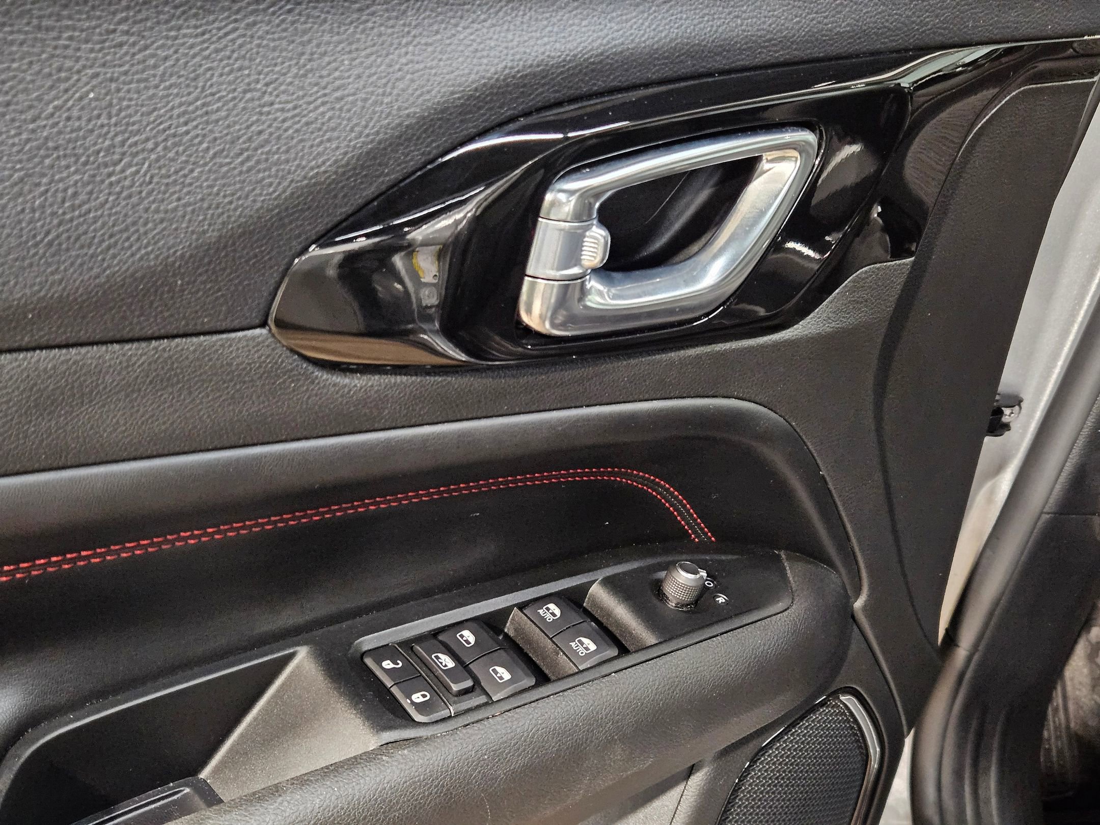 Used 2022 Jeep Compass Trailhawk image 21