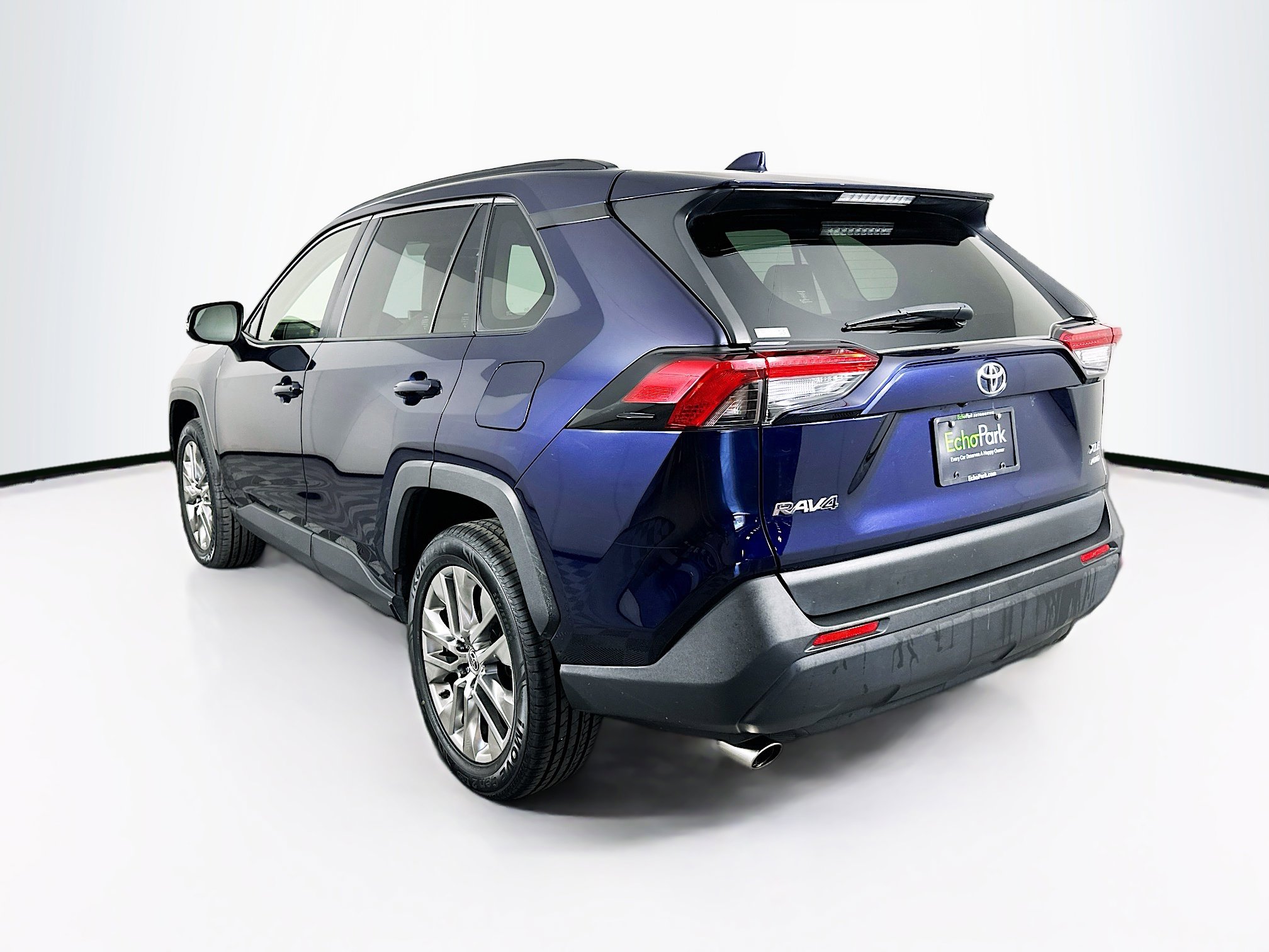 Used 2020 Toyota RAV4 XLE Premium AWD/4WD image 5