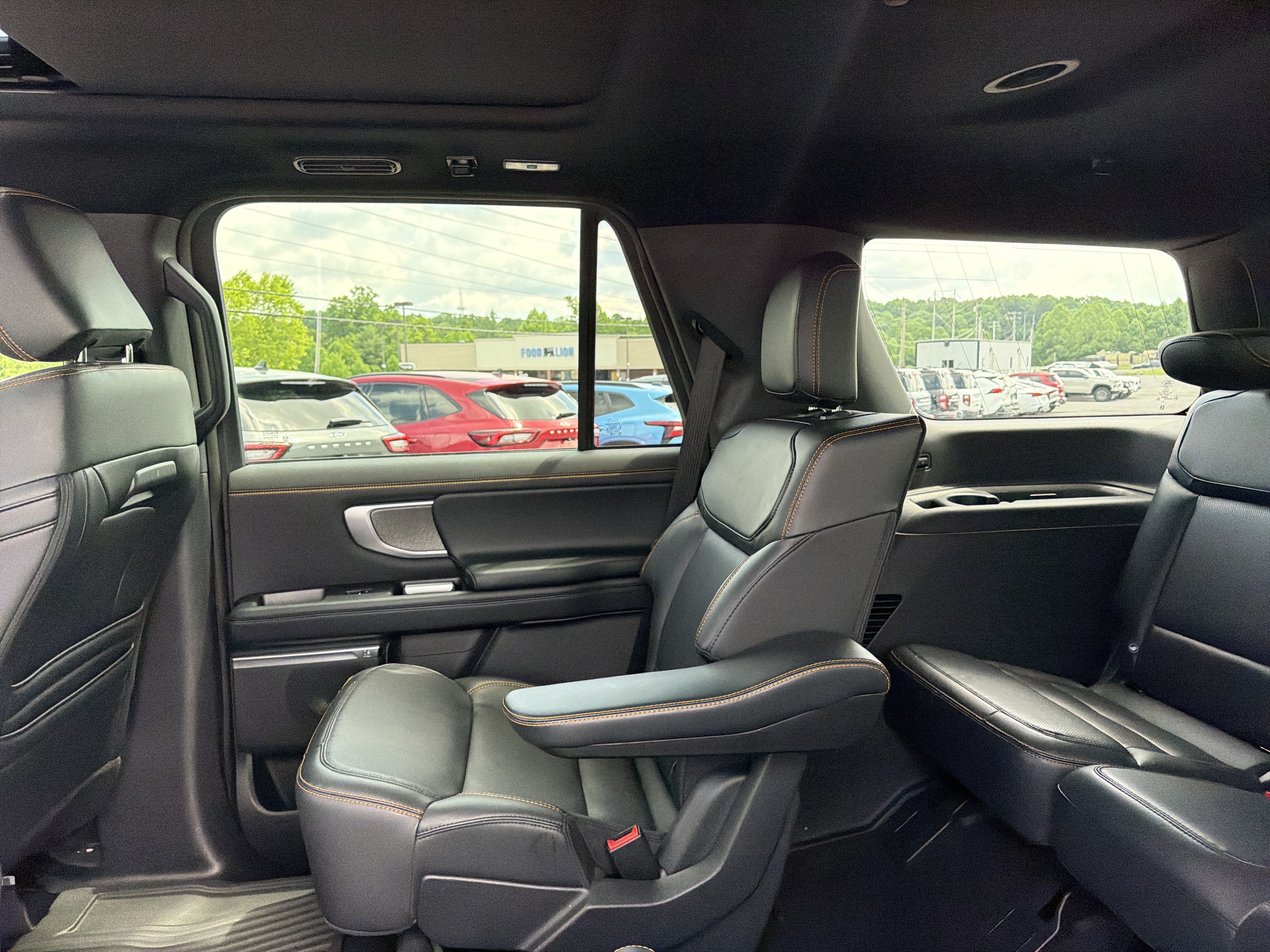 Used 2025 Ford Expedition Tremor AWD/4WD image 15