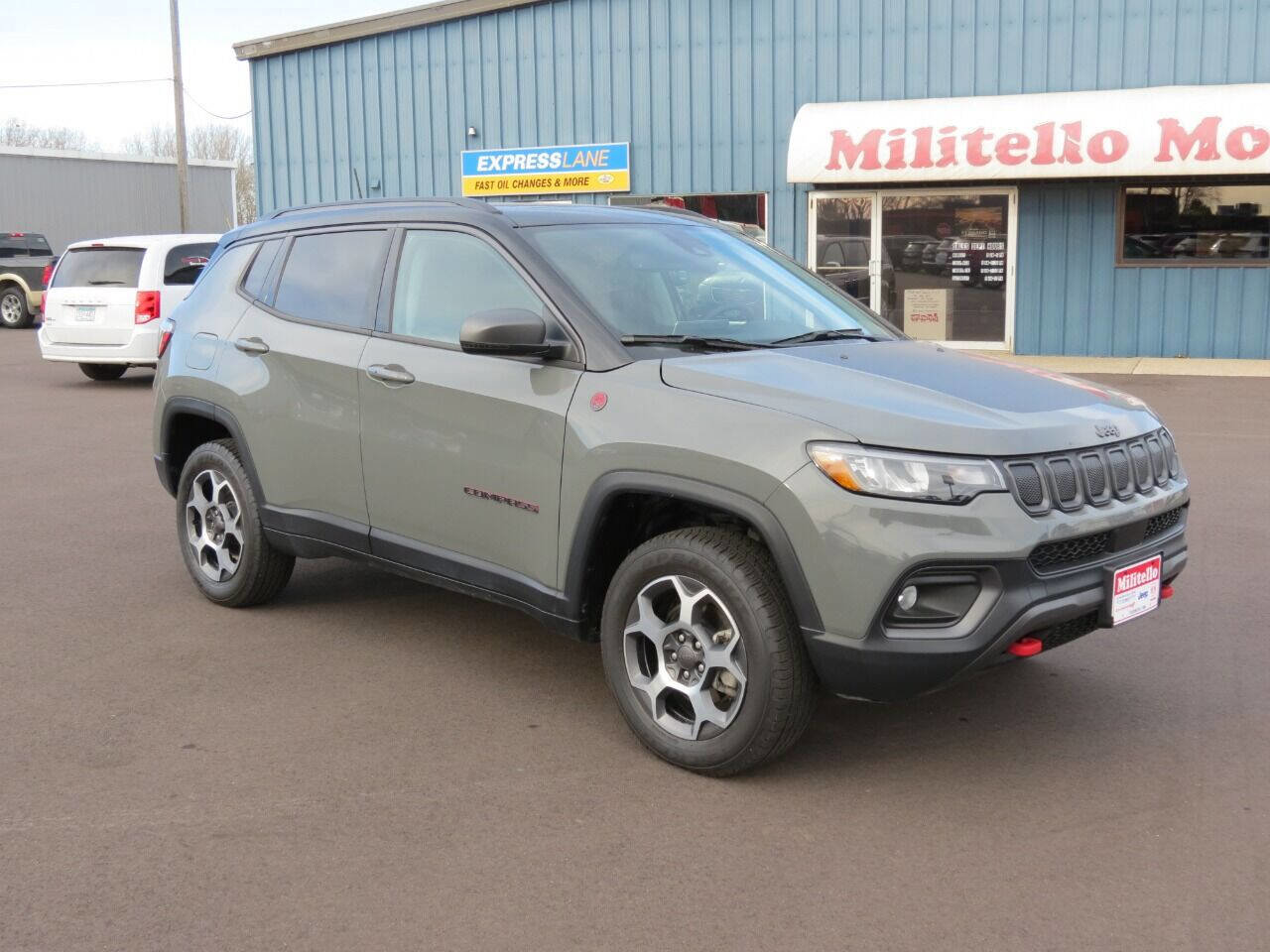 Used 2022 Jeep Compass Trailhawk w/ Sun and Sound Group image 2