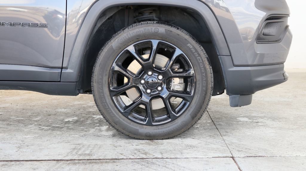 Used 2024 Jeep Compass Latitude w/ Convenience Group image 14