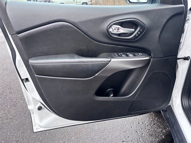 Used 2020 Jeep Cherokee Limited image 12