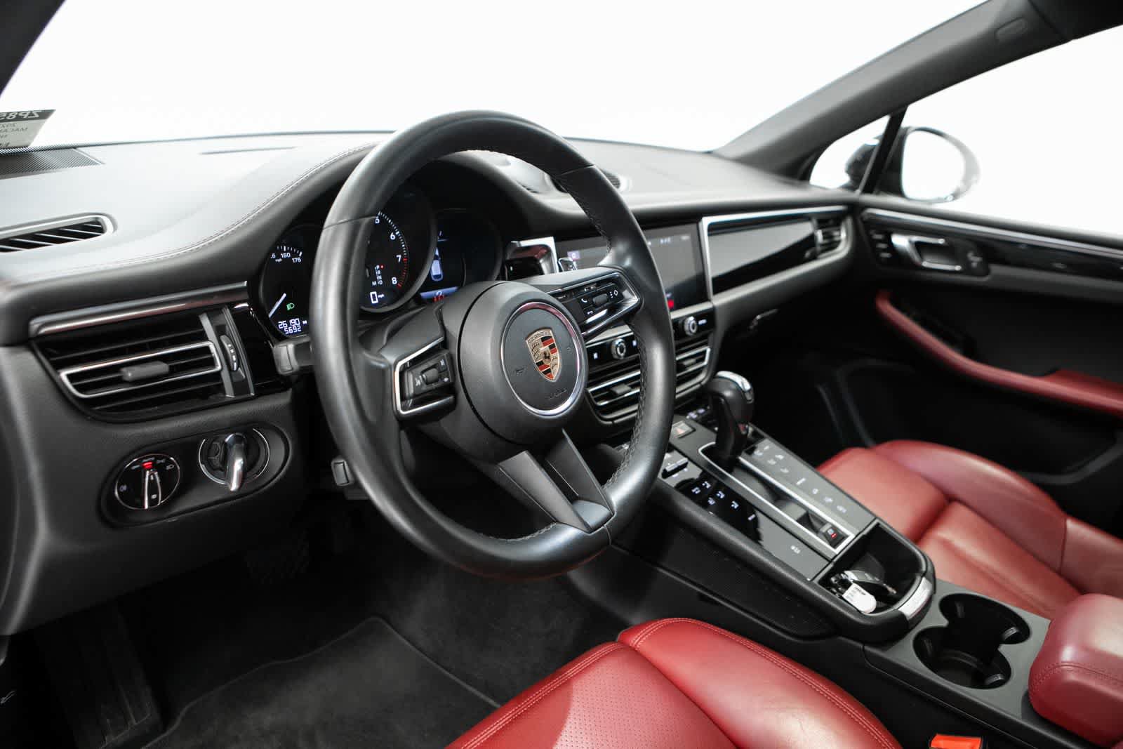 Certified 2022 Porsche Macan AWD/4WD image 4