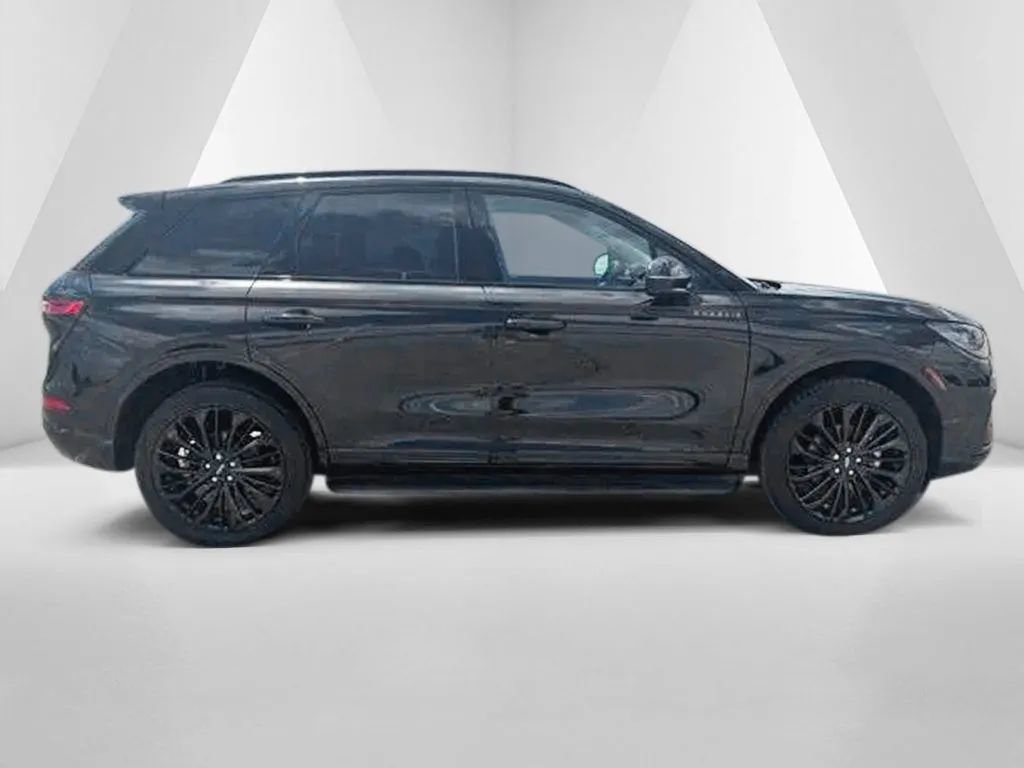 Used 2025 Lincoln Corsair AWD w/ Jet Appearance Package image 8