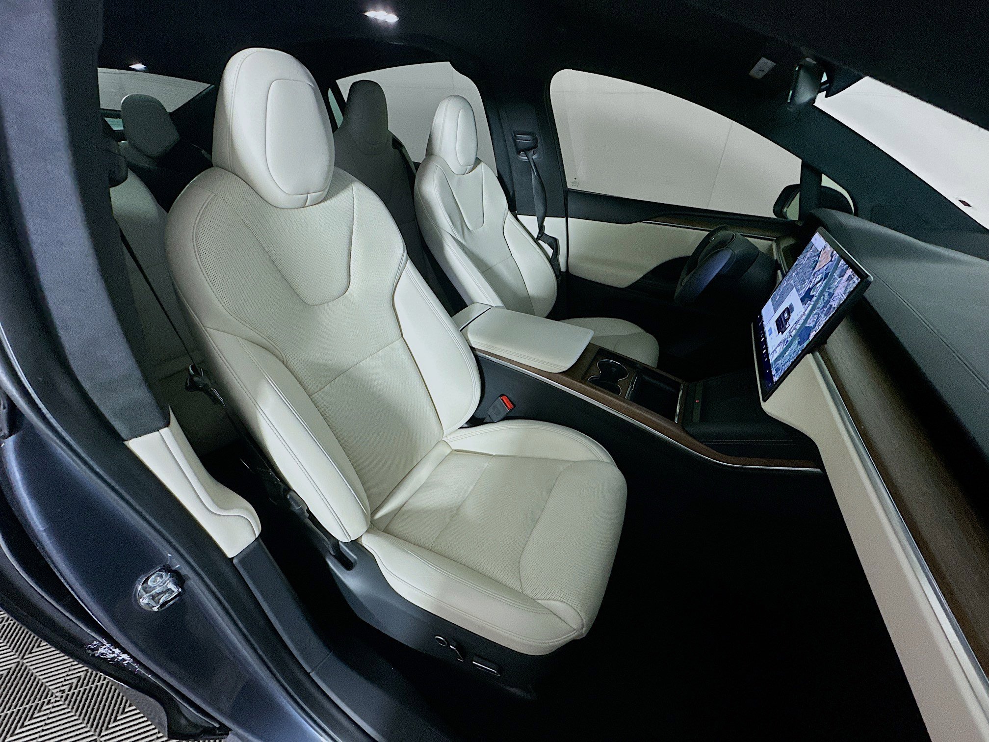 Used 2022 Tesla Model X image 31