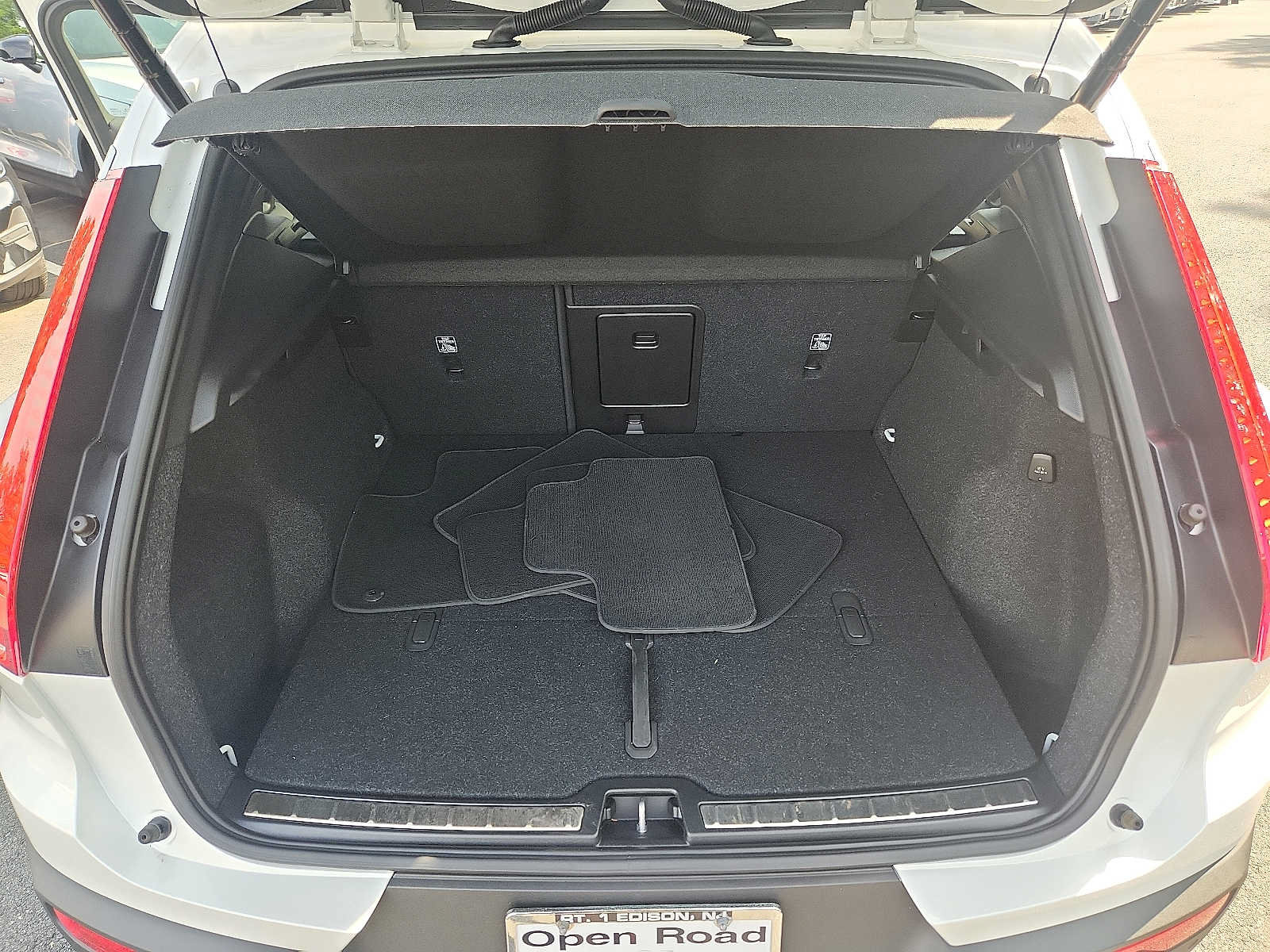 Certified 2022 Volvo XC40 T5 Inscription AWD/4WD image 28