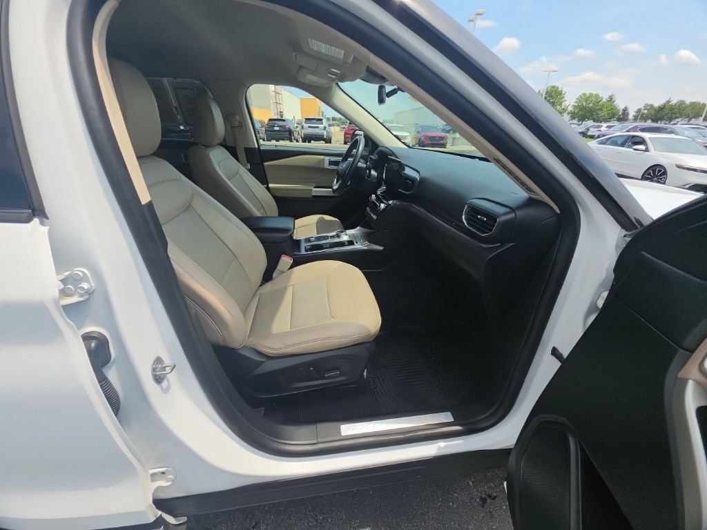 Used 2021 Ford Explorer Limited w/ Equipment Group 301A AWD/4WD image 33