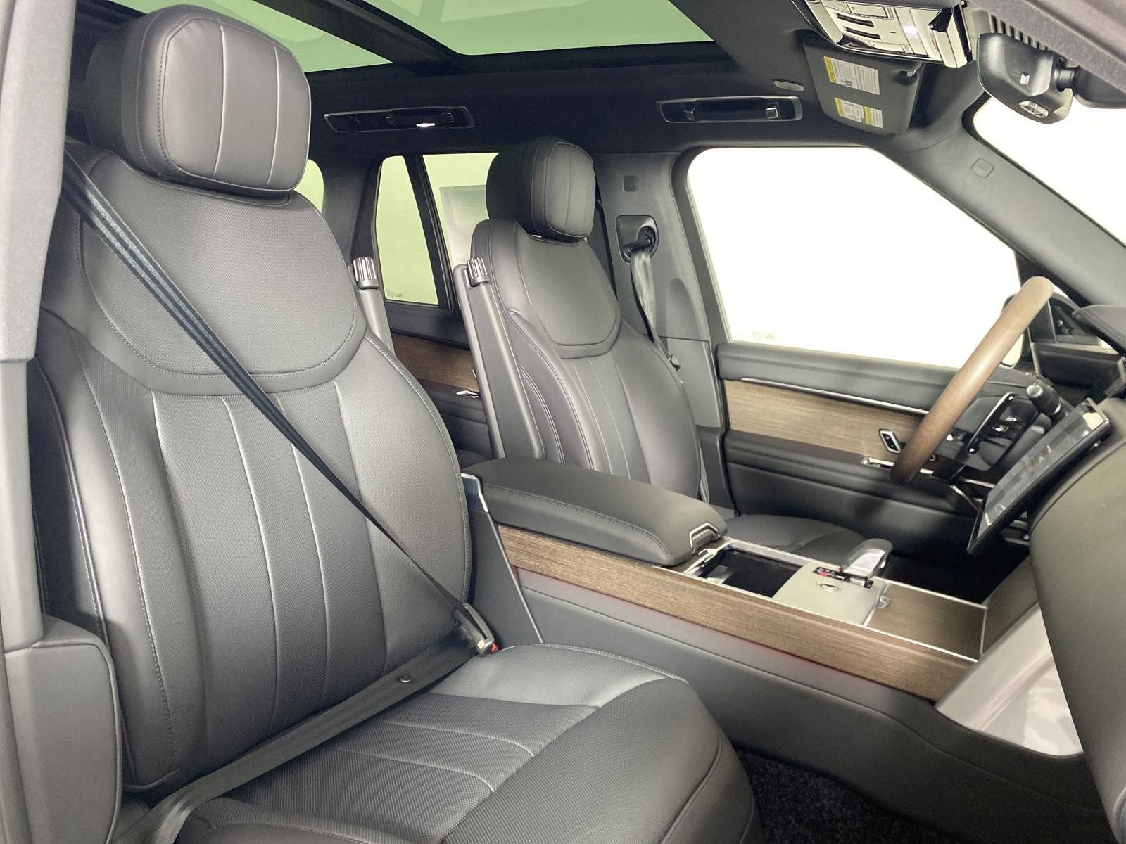 New 2025 Land Rover Range Rover SE image 15