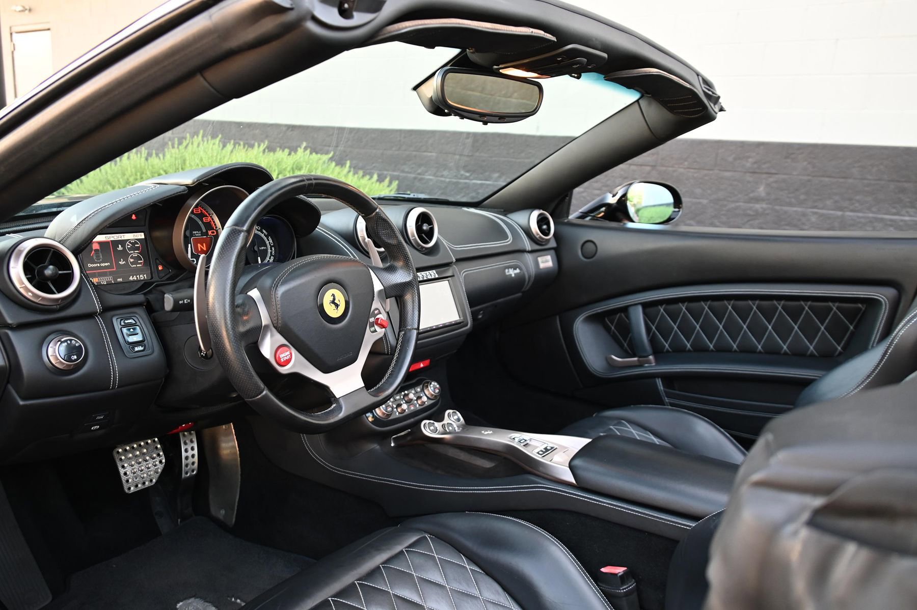 Used 2010 Ferrari California RWD image 19