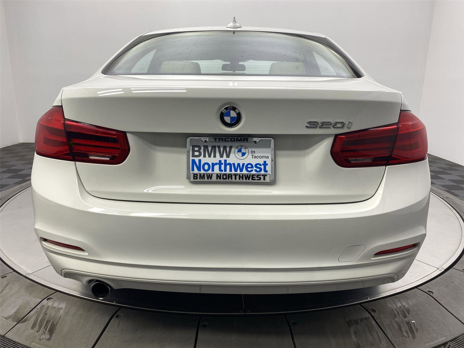 Used 2018 BMW 320i Sedan w/ Convenience Package image 21