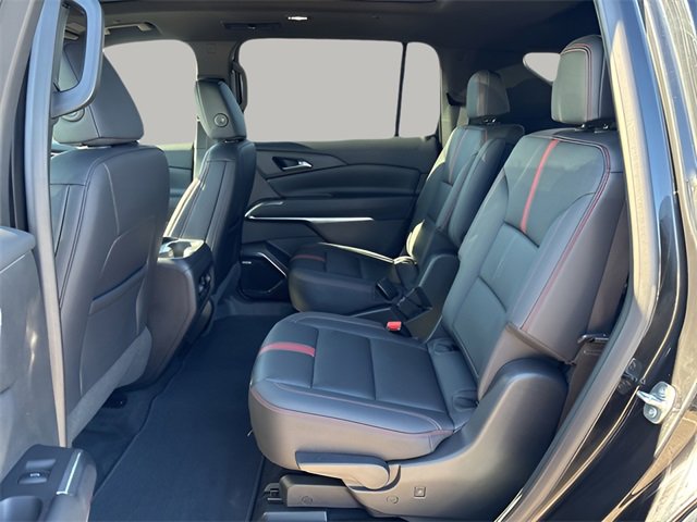 Used 2025 Chevrolet Traverse RS image 21