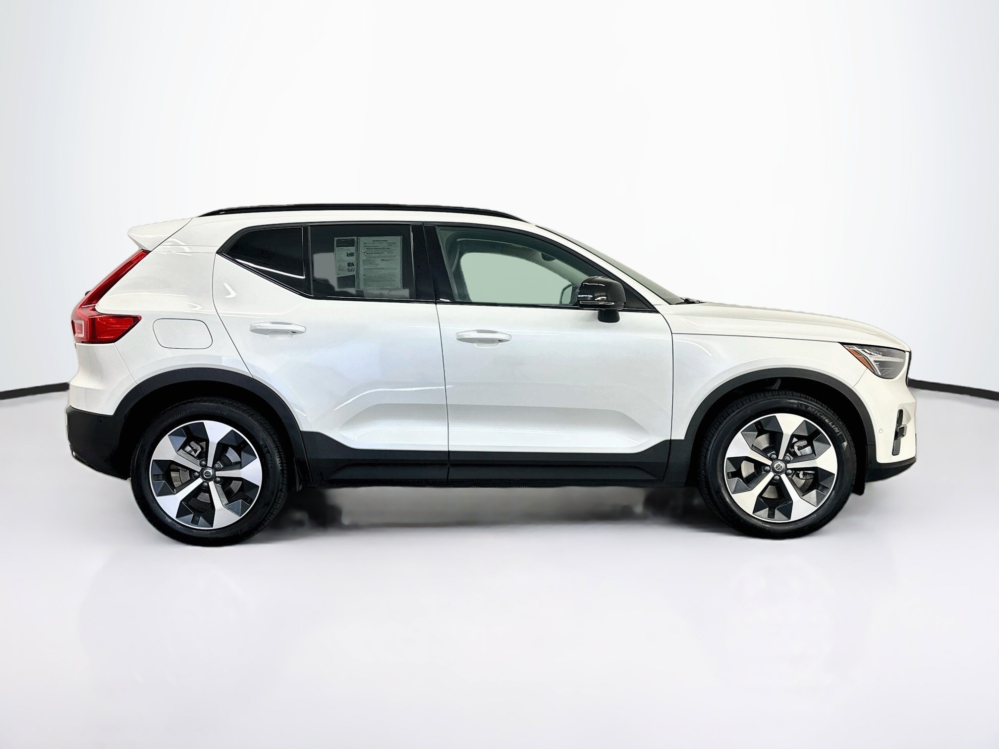Used 2026 Volvo XC40 B5 Plus AWD/4WD image 10