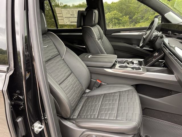 New 2026 Cadillac Escalade V w/ LPO, ONYX Package AWD/4WD image 23