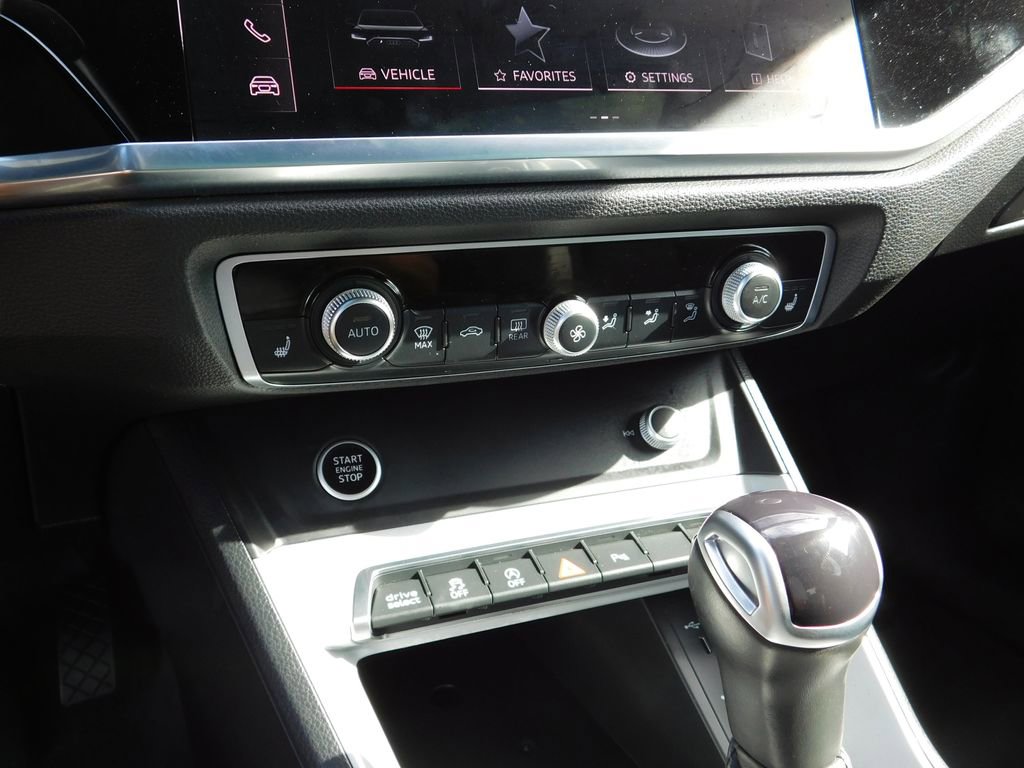 Used 2023 Audi Q3 2.0T Premium image 21