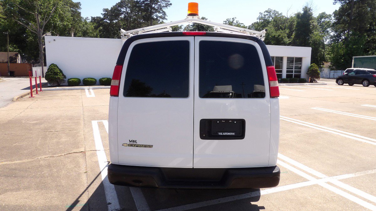 Used 2015 Chevrolet Express 2500 RWD image 3