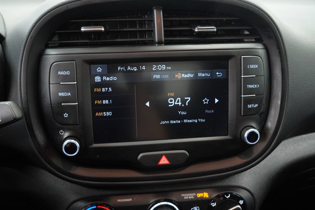Used 2025 Kia Soul LX w/ LX Technology Package FWD image 17
