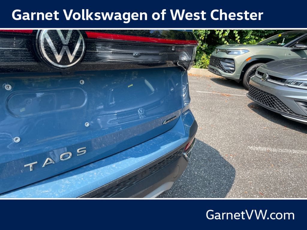 Certified 2025 Volkswagen Taos SE w/ Panoramic Sunroof Package AWD/4WD image 17