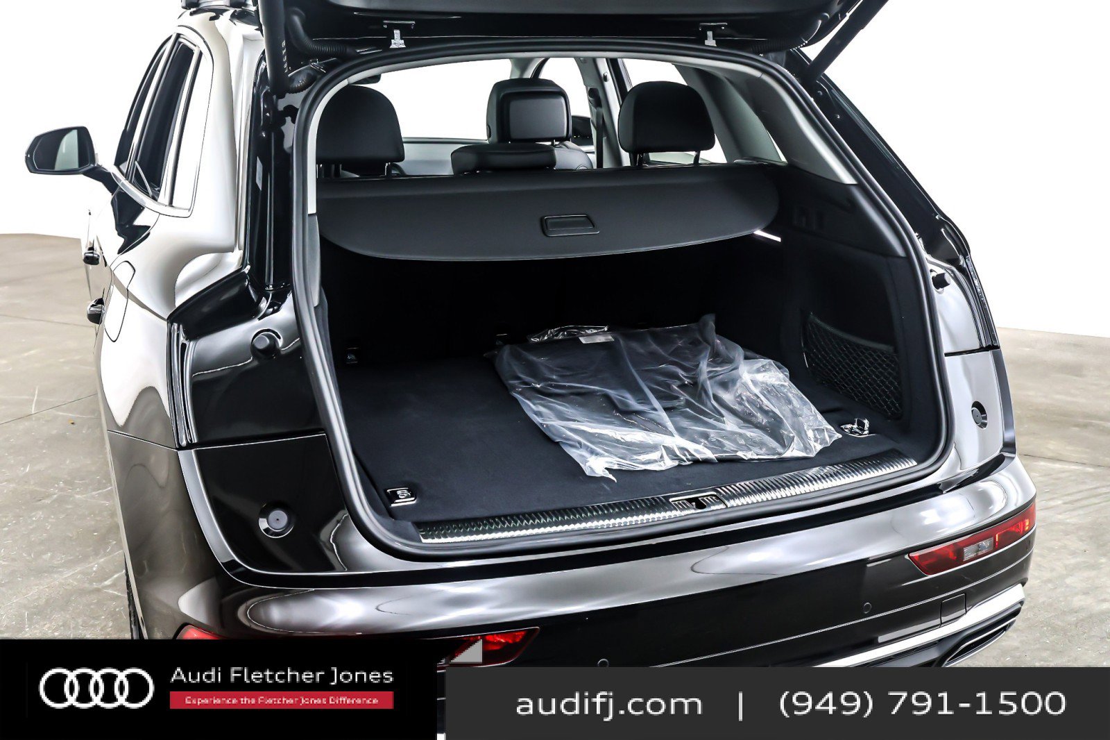 Used 2024 Audi Q5 e Prestige w/ Prestige Package image 23