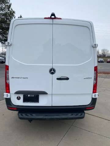 Used 2022 Mercedes-Benz Sprinter 2500 image 4