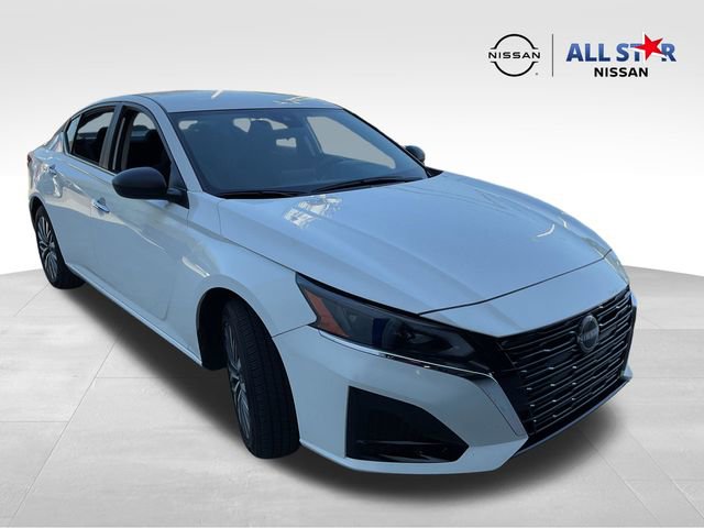 Used 2025 Nissan Altima 2.5 SV image 1