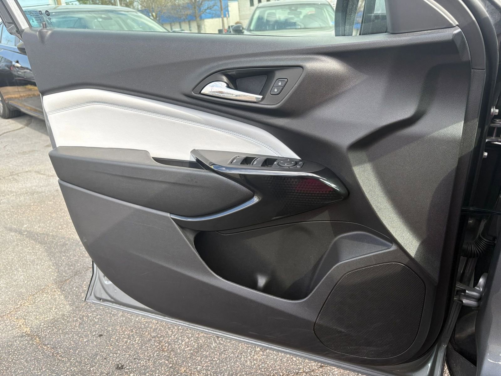 Used 2025 Chevrolet Trax LT image 18