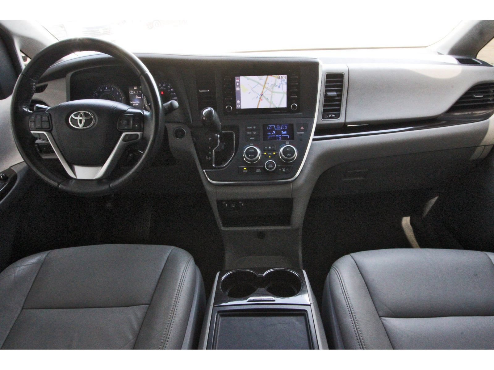 Used 2019 Toyota Sienna XLE w/ XLE Navigation Package FWD image 12