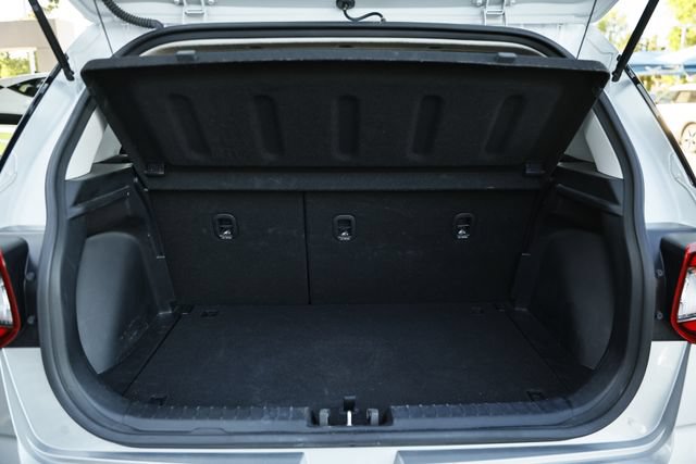 Used 2025 Hyundai Venue SEL FWD image 30