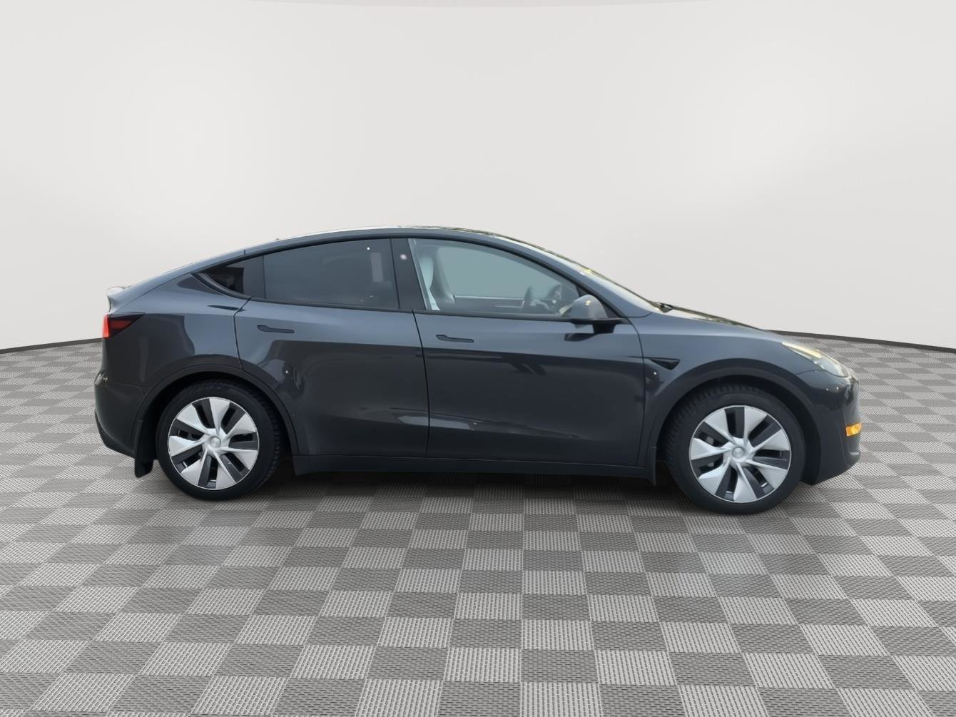 Used 2024 Tesla Model Y Long Range AWD/4WD image 5