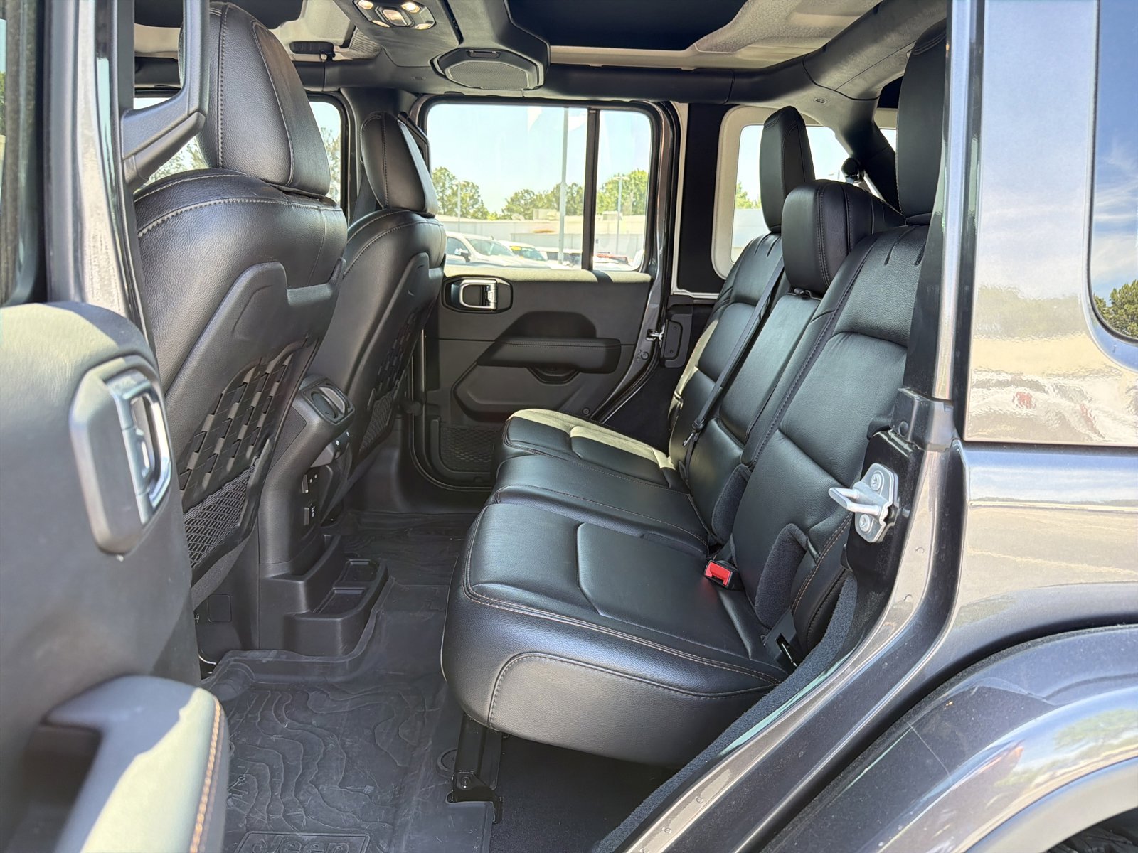 Used 2022 Jeep Wrangler Unlimited Rubicon w/ Xtreme Recon 35" Tire Package image 11