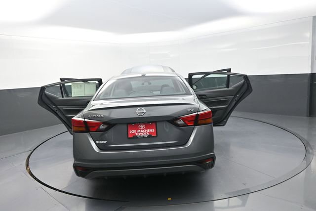 Used 2024 Nissan Altima 2.5 SV image 12
